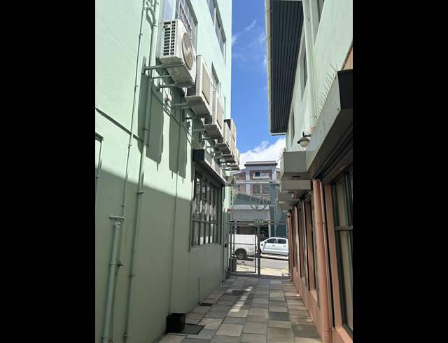 78M² BUILDING TO LET IN WOODSTOCK